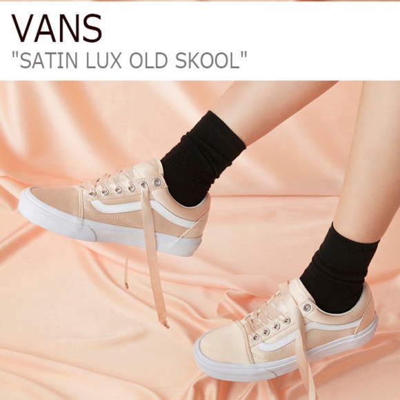 COPY - RARE VANS OLD SKOOL SATIN LUX BLUSH LACE UP SHOES NWT - Picture 3 of 9